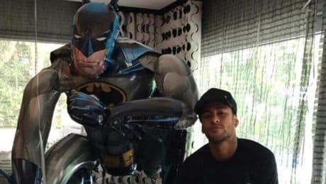 Neymar gasta 1,1 millones de euros en comprar un batmóvil que no puede circular