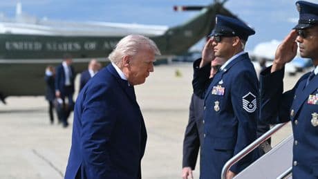 Trump licenzia 100 membri del Consiglio di sicurezza nazionale