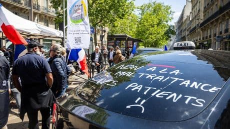 Les taxis obtiennent une réunion au ministère des transports avec Bayrou