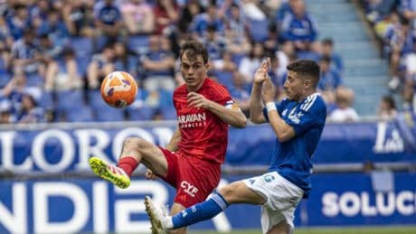 El Oviedo gana y sueña con el ascenso directo a costa de un Zaragoza que seguirá sufriendo