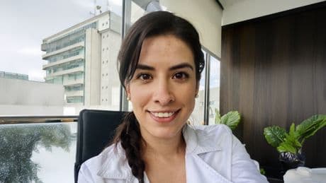 Vero Olivares, nutricionista: “Si no puedes dormir por las noches por culpa del calor, es porque el sueño depende del ciclo circadiano, que regula la melatonina y también baja la temperatura corporal”