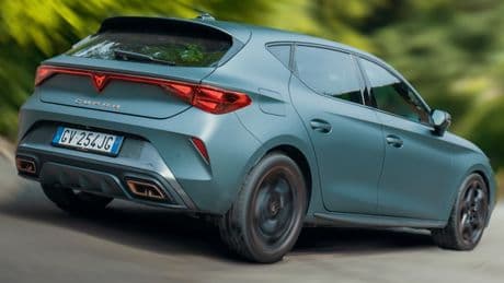 Giù emissioni e consumi, i plug-in per Cupra. Il brand di Barcellona spinge sull'elettrificazione