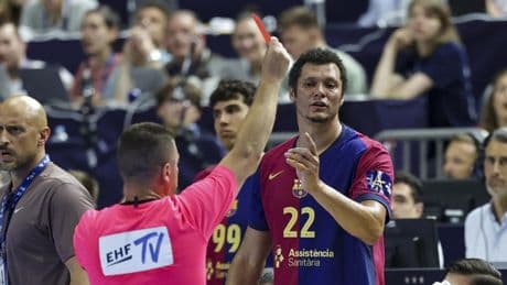 Un arbitraje nefasto aparta al Barça de luchar por su 13.ª Champions