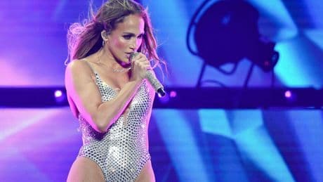 Leute: Jennifer Lopez verliert Rock bei Konzert in Warschau