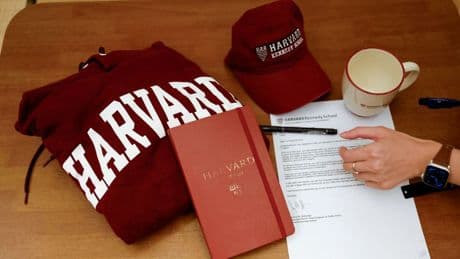 Harvard, Trump cancella tutti i contratti federali per 100 milioni di dollari
