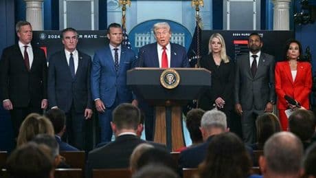 Ucraina, Trump avvisa Putin: «Deve cessare la guerra. Zelensky? Non invitato, lo sentirò dopo il vertice»