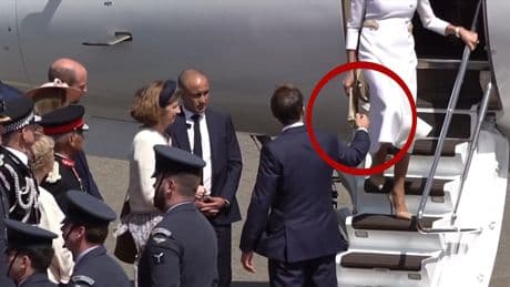 Nächster Fauxpas bei den Macrons - Der Peinlich-Moment im Video