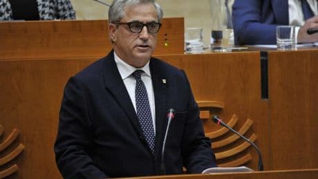 Dimite un consejero de Vox en Extremadura acusado de falsear su currículum