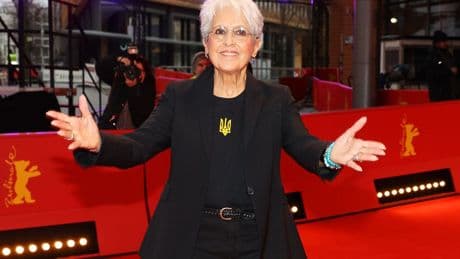 Leute: Joan Baez: Unfall mit Tesla war "Zeichen Gottes" gegen Musk