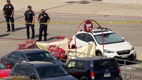 Täter nach Fluchtwagen-Crash gefasst - Texas-Killer erschießt drei Menschen vor Supermarkt