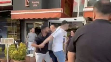 Kadıköy'de trafik kavgası: Boğazını keserim