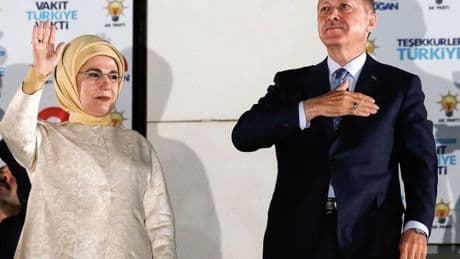 La primera dama de Turquía pide a Melania Trump que se preocupe de igual forma por los niños de Gaza y Ucrania