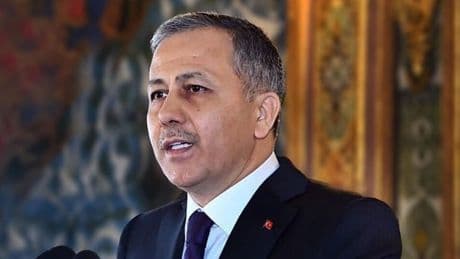 Bakan Yerlikaya: Görevini yapan kadın polisimize araçla saldırmak kamu düzenine yapılmış bir tehdittir