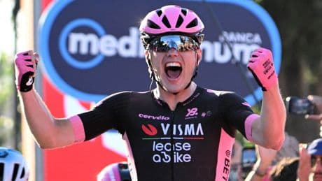 Kooij boekt historische ritzege in Giro d'Italia, Yates wint klassement