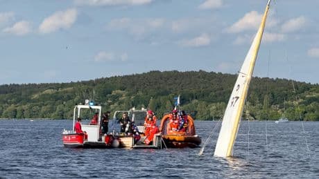Insasse fast ertrunken - Segeljacht in Berlin gesunken