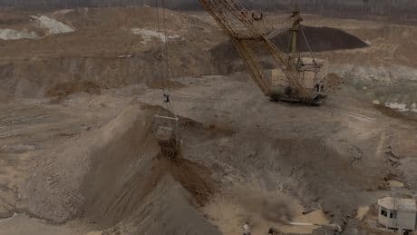 With Minerals Deal, Trump Ties Himself to Future of Ukraine