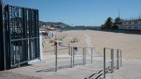 “Acque balneabili” anche se non lo sono: titolare di uno stabilimento di Sanremo rischia la denuncia