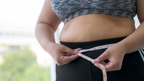 Fitness-Profi verrät: Diese 4 Übungen lassen das Bauchfett schmelzen