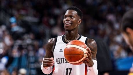 "Sehr stolz": Dennis Schröders Sohn sorgt nach EM-Sieg für süßen TV-Moment