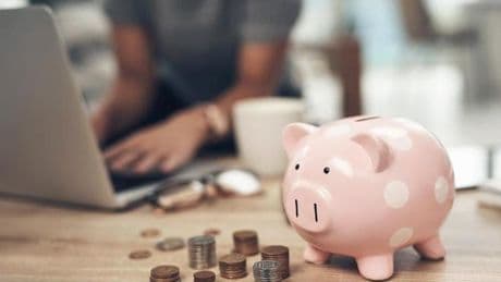 El truco del espejo: el método de ahorro que arrasa entre los españoles en plena crisis de poder adquisitivo
