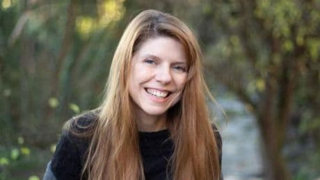 La gallega Miriam Reyes, Premio Nacional de Poesía 2025 por el libro 'Con'