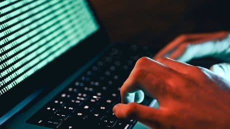 Criminali digitali, black market e criptovalute: l’Italia in prima linea nella guerra invisibile