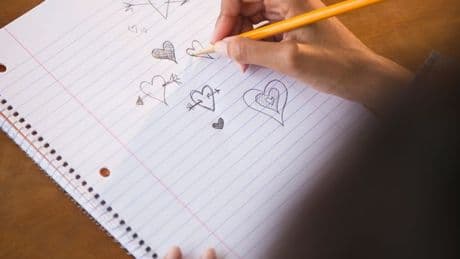 Boyfriend draws optical illusion of old man and some people see it very differently
