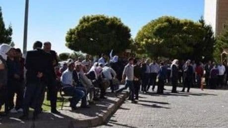 Polis merkezi önünde kavga: 5 yaralı, 12 gözaltı