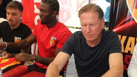 Kayserispor'da imza günü düzenlendi