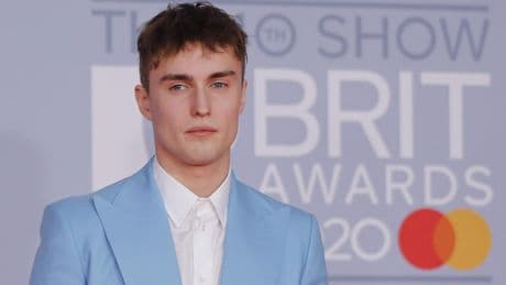 Sam Fender gefrustreerd door stemproblemen: ’Ben zo voorzichtig geweest’