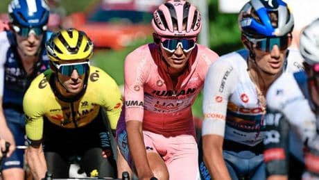 Frictie bij Visma? Yates ontevreden over Giro-tactiek, ploegleider pareert: ’Simon kon hen niet meer volgen’