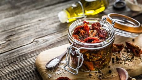 El aperitivo perfecto: tomates deshidratados saludables y caseros