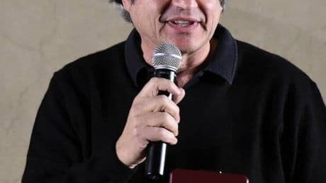 "L'infinitamente piccolo ci guida a capire un universo casuale e saltellante"