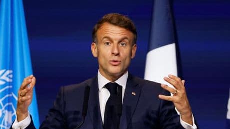 Emmanuel Macron fustige les récents reculs écologiques à la veille de la Conférence sur l’océan à Nice