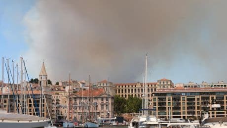 Le nord de Marseille touché par un gigantesque incendie