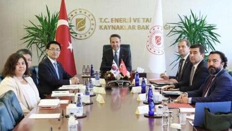 Bakan Bayraktar, 4 ülkenin Ankara büyükelçilerini kabul etti