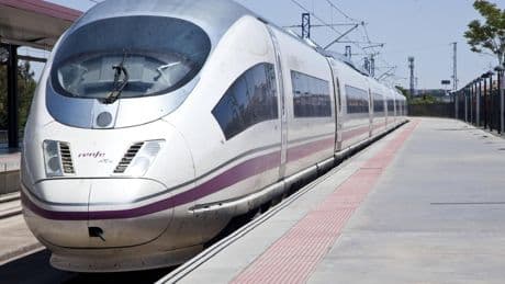 Restablecida la circulación del AVE entre Madrid y Barcelona que había sido suspendida por un incendio en Guadalajara