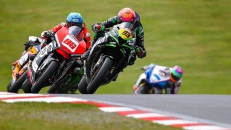 England: Zwei Tote bei Massencrash in unterklassigem Motorradrennen