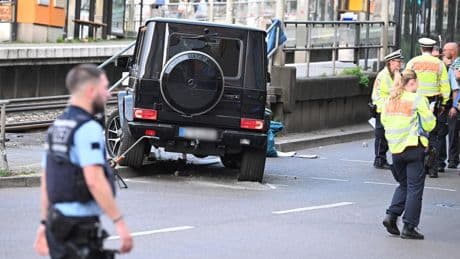 Allemagne : une voiture fonce dans la foule à Stuttgart, et fait huit blessés