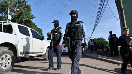Au Honduras, l’état d’urgence en vigueur depuis 2022 a entraîné des violences et des abus de pouvoir, selon une ONG