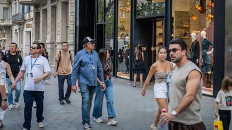 Las grandes arterias comerciales de Barcelona piden más libertad para abrir los días festivos