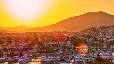 Derya’lı, Sıla’lı, Remos’lu ve hatta Anna Vissi’li, Valeron’lu… Yunanlısı, Rus turisti ile bol Bodrum