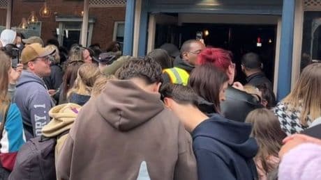 Grammy Award winner shows up at tiny pub and stuns crowds with new song