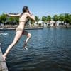 Broeierig warm weekend voor de deur, kans op onweer op vrijdag en zaterdag