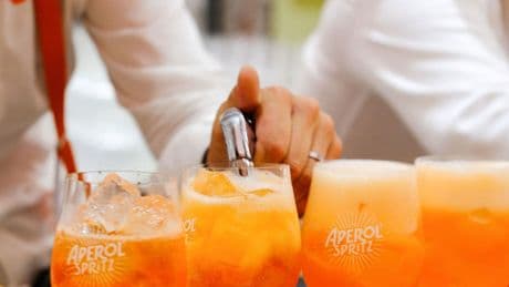 Borse, i nuovi super dazi Usa agitano i listini ma il dollaro tiene. A Milano vola Campari