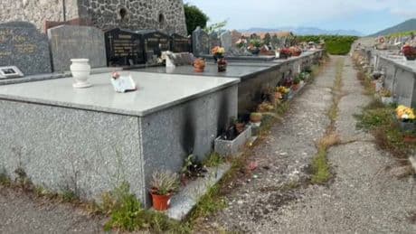 Levens: neuf tombe dégradées après un incendie sur des fleurs tombales, une enquête ouverte