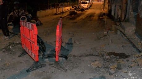 Bayrampaşa'da rögarda patlama: Sokak trafiğe kapatıldı