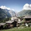 Ein Dorf wie ein Konzertsaal: In den Schweizer Alpen trifft Bach auf Bergkäse