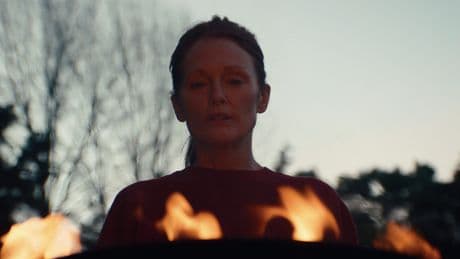 Julianne Moore verdoezelt moord in spannende maar vergezochte thriller