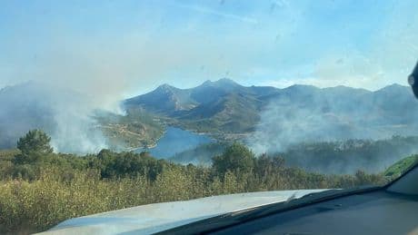 Activo y con nivel 1 el incendio que amenaza Cañamero (Cáceres)